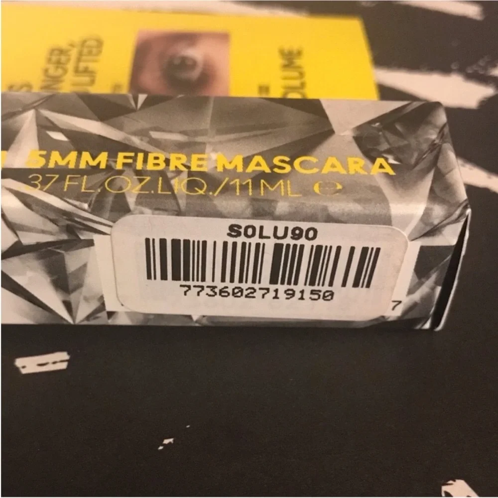 MAC Cosmetics Magic Extension 5mm Fibre Mascara in Extensive Black, 11 ml